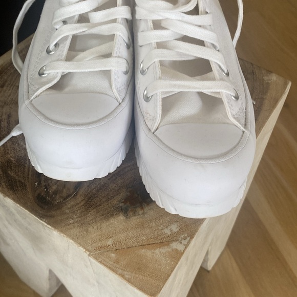 Like new Converse Chuck Taylor Lugged HighTops Sneakers - Picture 3 of 15